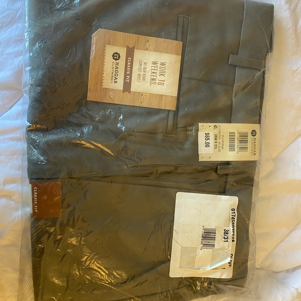 Men’s grey khakis